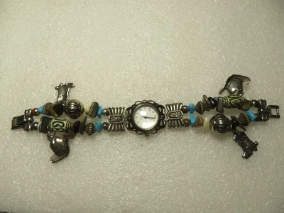Reloj para mujer vintage tono plata estilo nativo americano con cuentas Foto 1 de 4