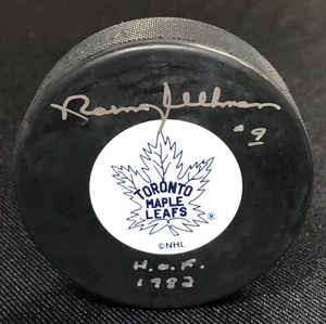 NORM ULLMAN SIGNED TORONTO MAPLE LEAFS PUCK BECKETT COA T98340 - Bild 1 von 2