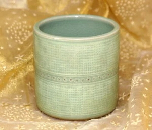 Beautiful Korean Vintage Signed Celadon Chrysanthemum Jar Brush Pot Vase - Picture 1 of 14
