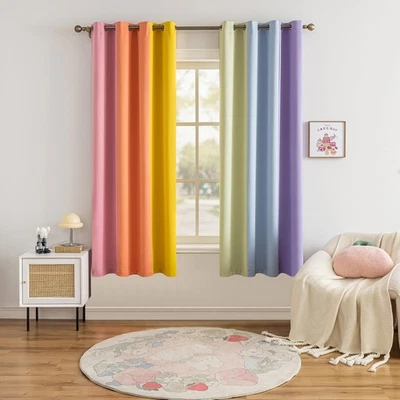 Cortinas arco iris hechas con un mosaico de rosa, naranja, amarillo, verde, azul,... Foto 1 de 4