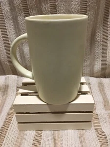 Great 2011 Starbucks 11.8oz Coffee Mug Minimal Use Off White - Picture 1 of 6