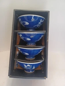 SET OF 4 RICE/SOUP BOWLS WITH CHOPSTICKS MADE IN JAPAN BLUE & WHITE - Picture 1 of 9