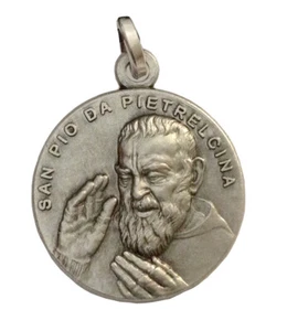 MEDAGLIA DI SAN PIO DA PIETRELCINA ( PADRE PIO ) IN ARGENTO 925 MILLESIMI - Imagen 1 de 4