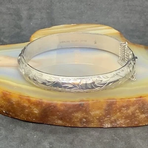 Gorgeous Japan sterling silver engraved hinged bangle bracelet, 10mm/ 6.5” In - Foto 1 di 7