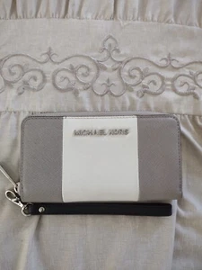 Michael Kors Saffiano Wallet Full Zip Gray White Wristlet Strap MK Jet Set EUC  - Picture 1 of 7