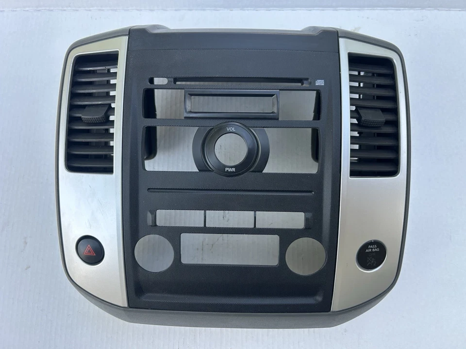 2009 - 2012 年日产 Frontier 收音机/交流边框装饰通风口和危险开关原始设备制造商 — 第 1/4 张图片