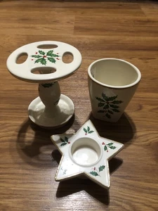 Lenox Christmas Holiday Holly Bathroom Set - Picture 1 of 12