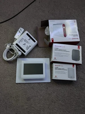 Honeywell Prestige HD 7-Day Programmable Thermostat (YTHX9421R5101WW) - Image 1 of 2