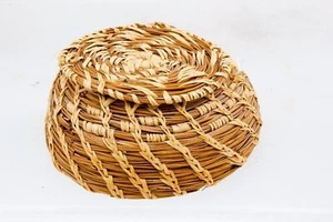 Vintage Nadelkorb aus Kiefer mit Top traditionelles Design selten - Bild 1 von 6