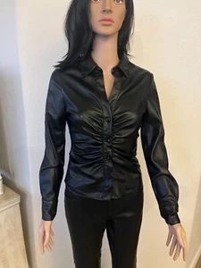 Blusa Top Zara Frente Acanalado Imitación Cuero Negra Talla XS Botón Delantero - Imagen 1 de 9