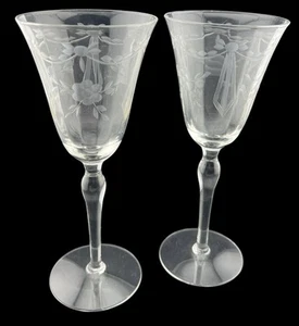 2 Vintage geätzte Blumen Weingläser elegantes Band & Blumenbänder 8,5" - Bild 1 von 6