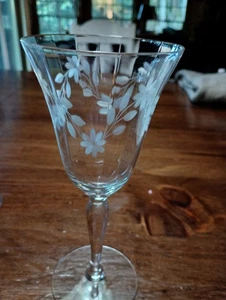 Set of 7 etched panel wine glasses vintage - Picture 1 of 8