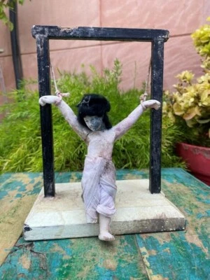 Estatueta de boneca de terracota antiga pendurada famosa Krishnanagar feita à mão - Imagem 1 de 4