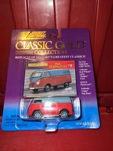 Johnny Lightning Classic Gold Collection, 1960 V Wagon Bus #9 - Picture 1 of 4