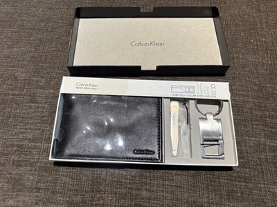 Calvin Klein Juego de valet de escritorio para hombre Cartera de cuero, Llavero, collar permanece, Raro  Foto 1 de 4