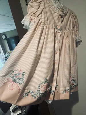 Vestido Vintage Hecho a Mano Estilo Pradera Encaje Detalle Cinta Rosas Niñas Talla 6 7 8 Foto 1 de 4