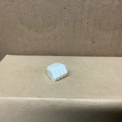 Hasbro Vintage 1986 Transformers G1 Ultra Magnus Small Right Fist Part - Image 1 of 2