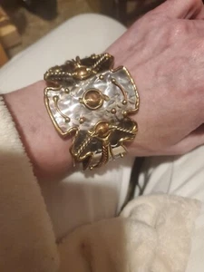 ¡NUEVO! Brazalete ancho de metal tono oro cobre plata martillada, 3,75" alto grande - Imagen 1 de 6