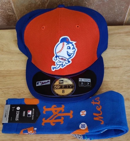 New Era 59fifty NY Mets Mr Met Logo Hat Size 8 and Stance Mets Socks Size Large Cover