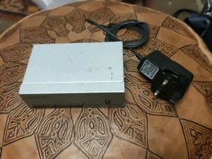 Powered 2 Way VGA Video Monitor Signal Splitter/Verstärker with power supply - Bild 1 von 3