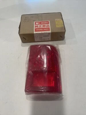 Lente de luz trasera derecha Chevrolet Luv 1972-1980 94024283 Isuzu fabricante de equipos originales NOS Foto 1 de 3