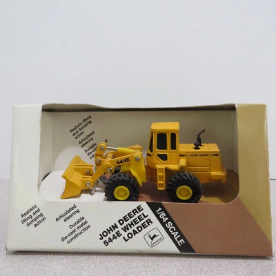Carregadeira de rodas Ertl JohnDeere 544E 1/64 JD-5539-1HEO-B - Imagem 1 de 4