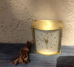 INGRAHAM RETRO STYLE ELECTRIC NIGHTSTAND / MANTLE / CLOCK FOR REPAIR - Picture 1 of 12