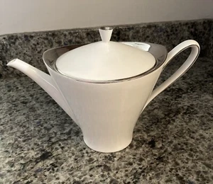 Hutschenreuther Hohenberg Medium Tea Pot with Lid White & Platinum Rim Pre Owned - Picture 1 of 7