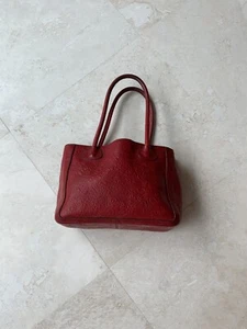 Miu Miu Leder Handtasche Schultertasche rot authentisch 17" x 12" gebraucht, in einwandfreiem Zustand - Bild 1 von 9