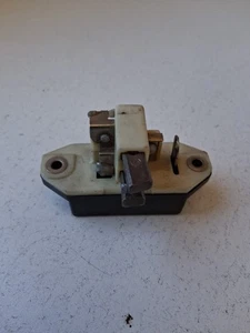 Original Bosch Voltage Regulator 0 192 052 008 EE14V3 - Picture 1 of 8
