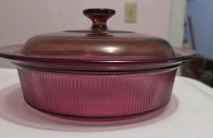 Vintage Corning Ware Visions mirtillo rosso 2,5 qt. Piatto casseruola # V-33-B con coperchio - Foto 1 di 4