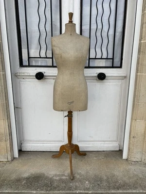 Ancien mannequin de couture Juvénia sur pied XX siècles - Photo 1/4