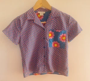 STELLA MCCARTNEY BLUE MULTICOLOR SHORTSLEEVE BLOUSE TOP SIZE 8 / 10 - Picture 1 of 5