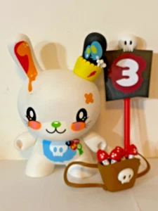 KidRobot 8" Tado White Parsley Love Dunny with Mushroom Bag Vinyl Figure 2006 - Picture 1 of 4