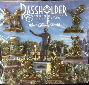 Disney Parks Annual Passholder Commerative Collection Booster Pack WDW - Picture 1 of 2