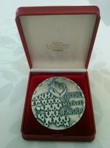 Médaille En Bronze Argenté De La Chambre Des Métiers Du Finistère / 1942-1992.  - Picture 1 of 3