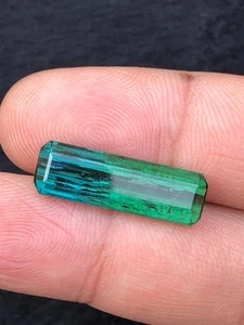 8.45 Carats Outrageous Blue/Green Bicolor tourmaline from Afghanistan,For ring - Picture 1 of 8