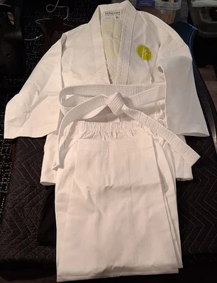 Macho Martial Arts Black Gi size 4/180 NEW - Image 1 of 4