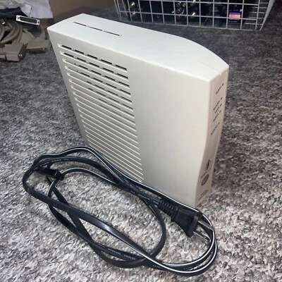 Motorola SURFboard SB4100 (SB4100) 38 Mbps modem With Wire - Image 1 of 4