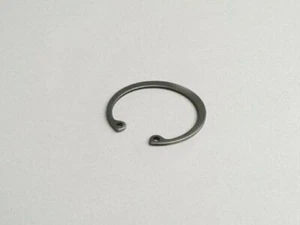Vespa Px 125 - 200 LML Star Gearbox Input Shaft /Xmas Tree Bearing Circlip 42mm - Picture 1 of 1