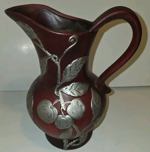 Vintage 11" Keramik Krug Rot Silber Obst Blätter Rebe Dekor Rustikal Krug - Bild 1 von 15