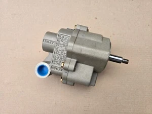 ROTARY OIL PUMP ( P/N 12253184 ) NEW OLD STOCK 25GPM 2750RPM - Picture 1 of 5