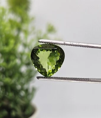 Natural Peridot Loose Gemstone 4.35 Ct Heart shape 100% Natural - Image 1 of 4