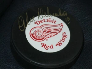 Alex Delvecchio Autographed Detroit Red Wings Puck - Picture 1 of 2
