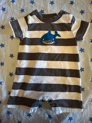 Carters bebé niño 3 meses tiburón rayado de una pieza Foto 1 de 3