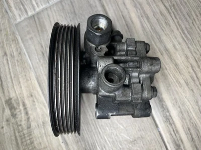 2007-17 Jeep Patriot (2.4L / AT) Power Steering Pump  Foto 1 de 4