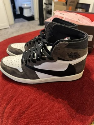 Travis Scott Jordan 1 Retro High Mocha talla 11 caja incluida  Foto 1 de 4