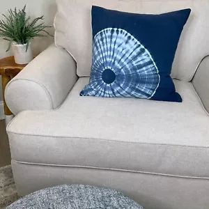 Lauren Ralph Lauren Blue Gavin Yarn Dye Tie Dye Feather Pillow 20x20 NWOT $170 - Picture 1 of 7