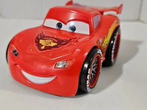 Talking Lightning McQueen World Grand Prix Shake n Go Car Disney Pixar Worsk - Picture 1 of 6