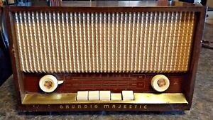 Vintage Grundig Model# 92 US BC/ FM /PU /Voice Tabletop Cabinet Radio W. Germany